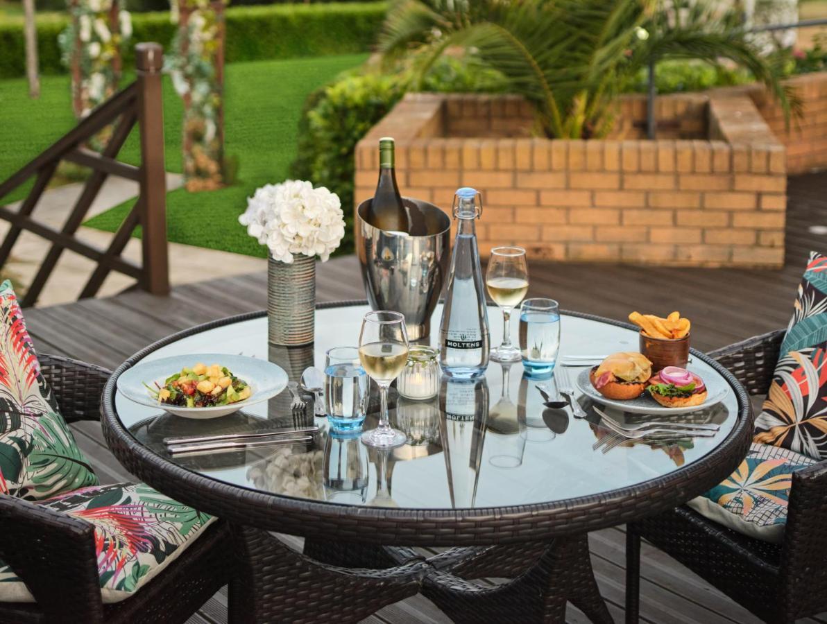Mercure Milton Keynes Hotel Bagian luar foto