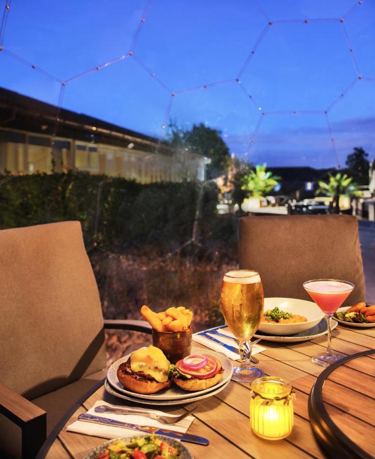 Mercure Milton Keynes Hotel Bagian luar foto