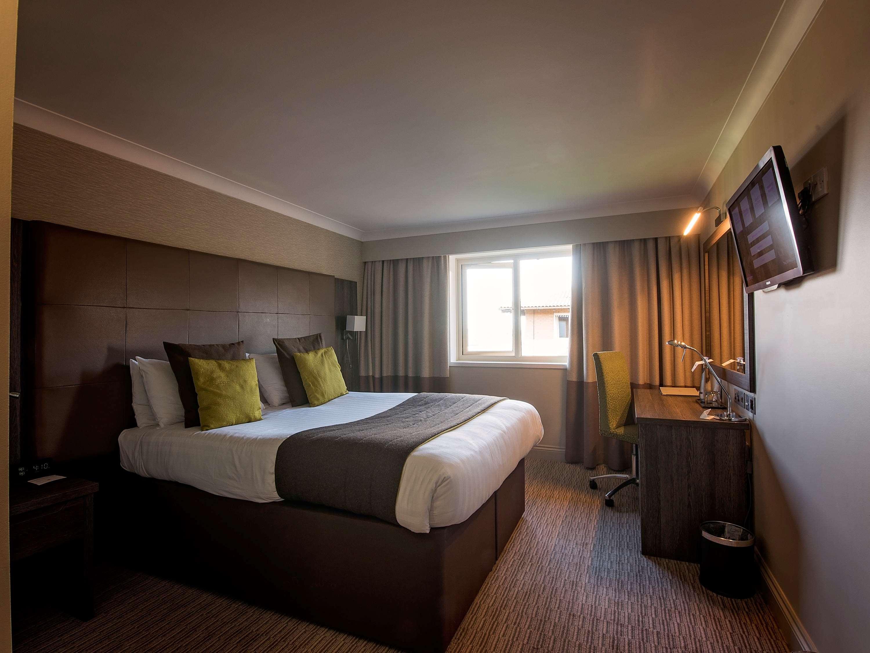 Mercure Milton Keynes Hotel Bagian luar foto