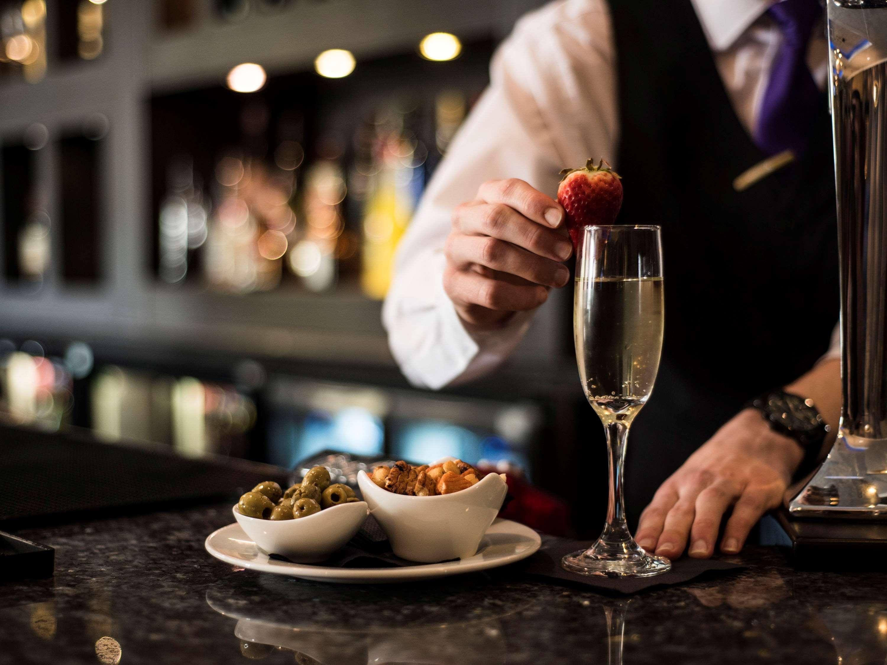 Mercure Milton Keynes Hotel Bagian luar foto