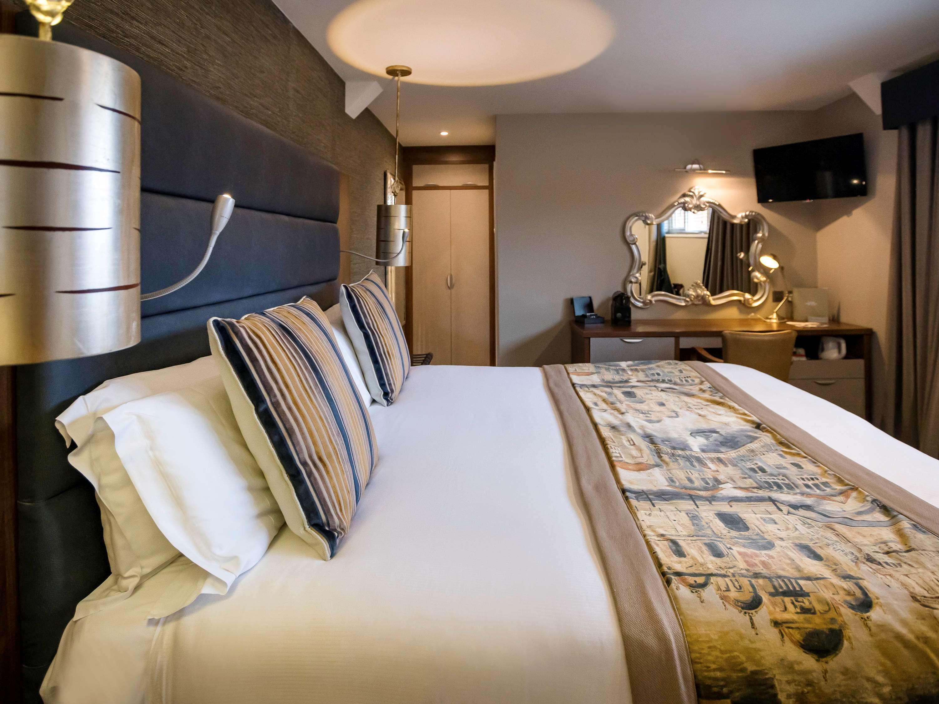 Mercure Milton Keynes Hotel Bagian luar foto