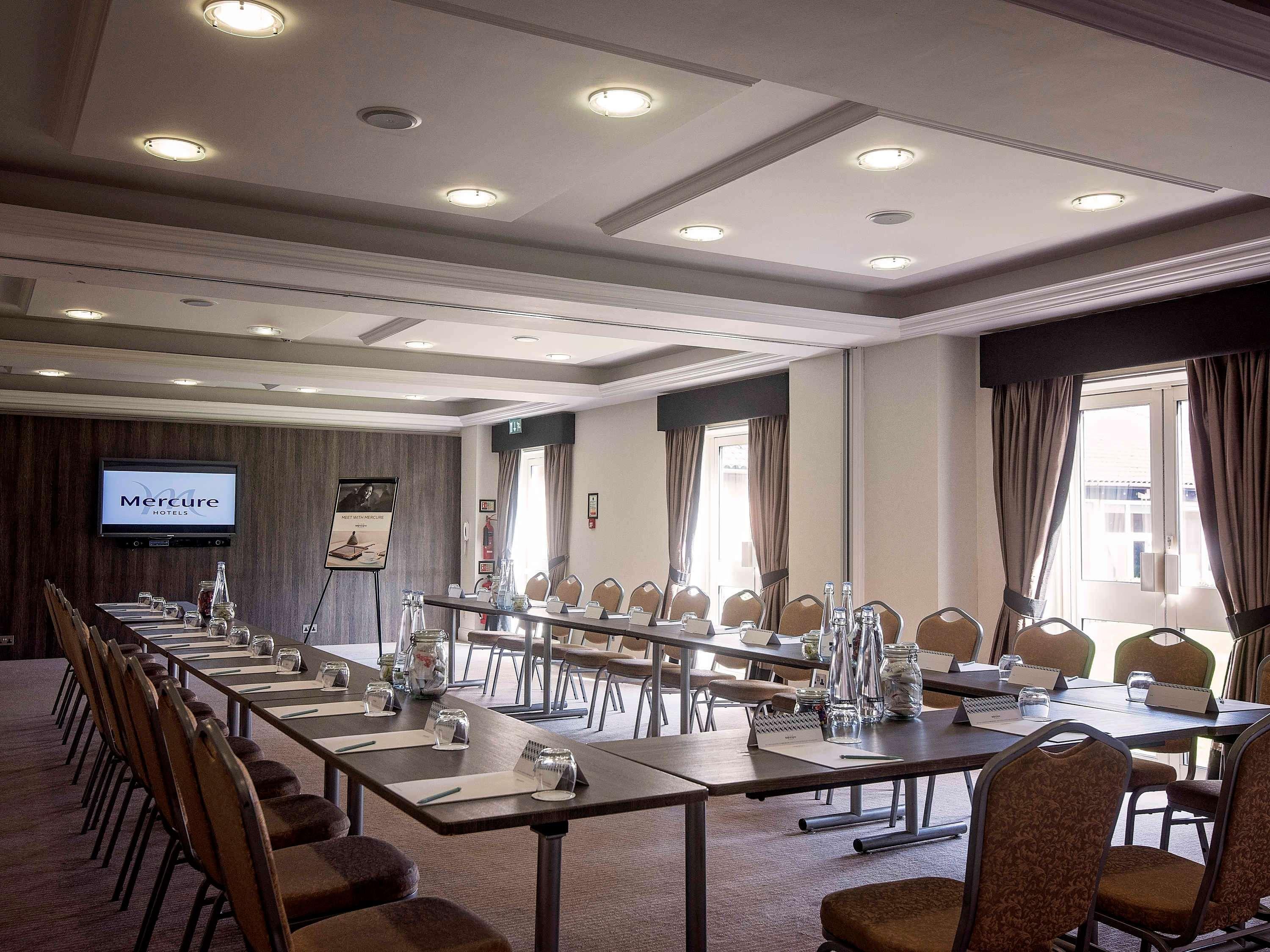 Mercure Milton Keynes Hotel Bagian luar foto
