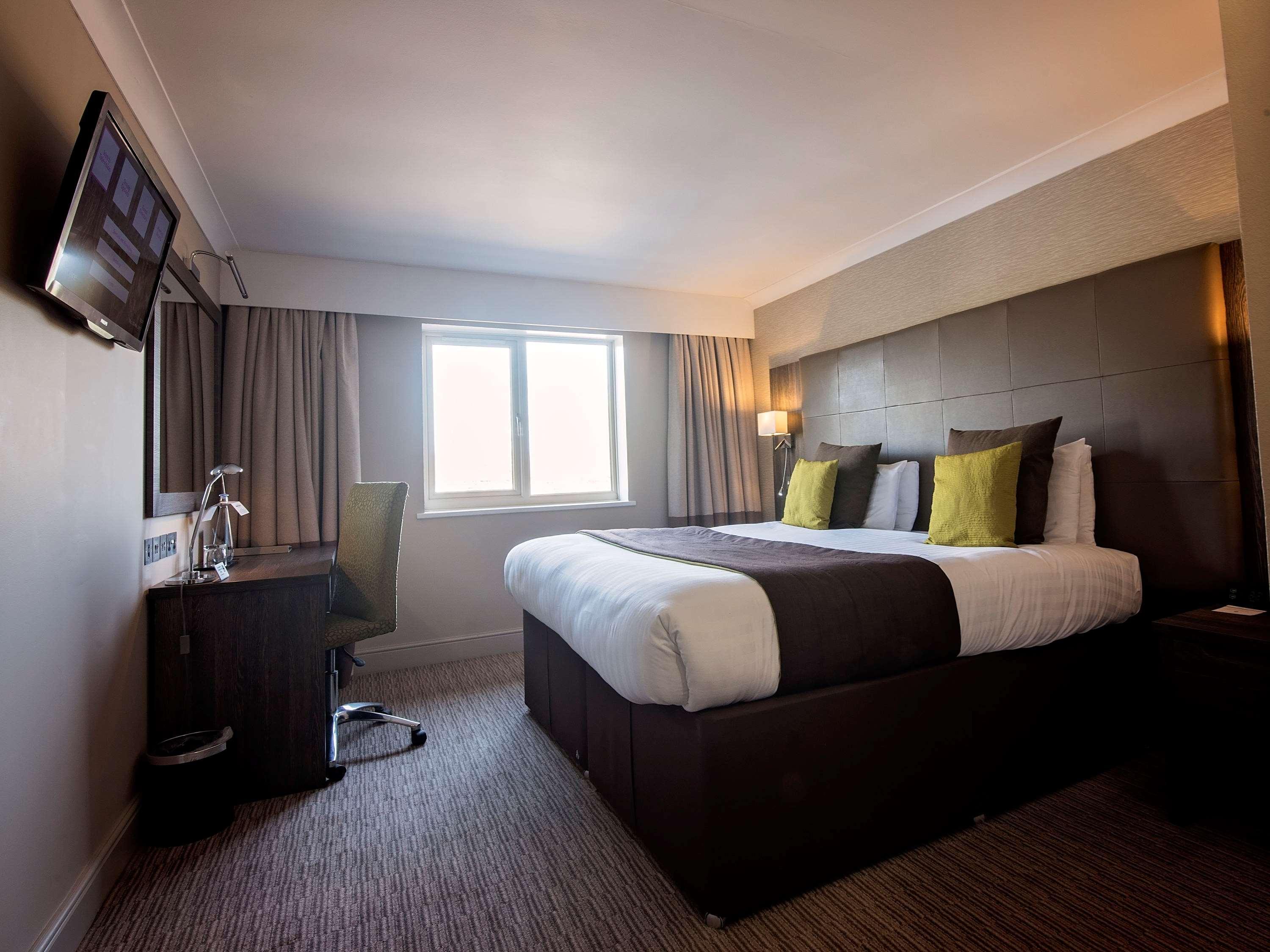Mercure Milton Keynes Hotel Bagian luar foto
