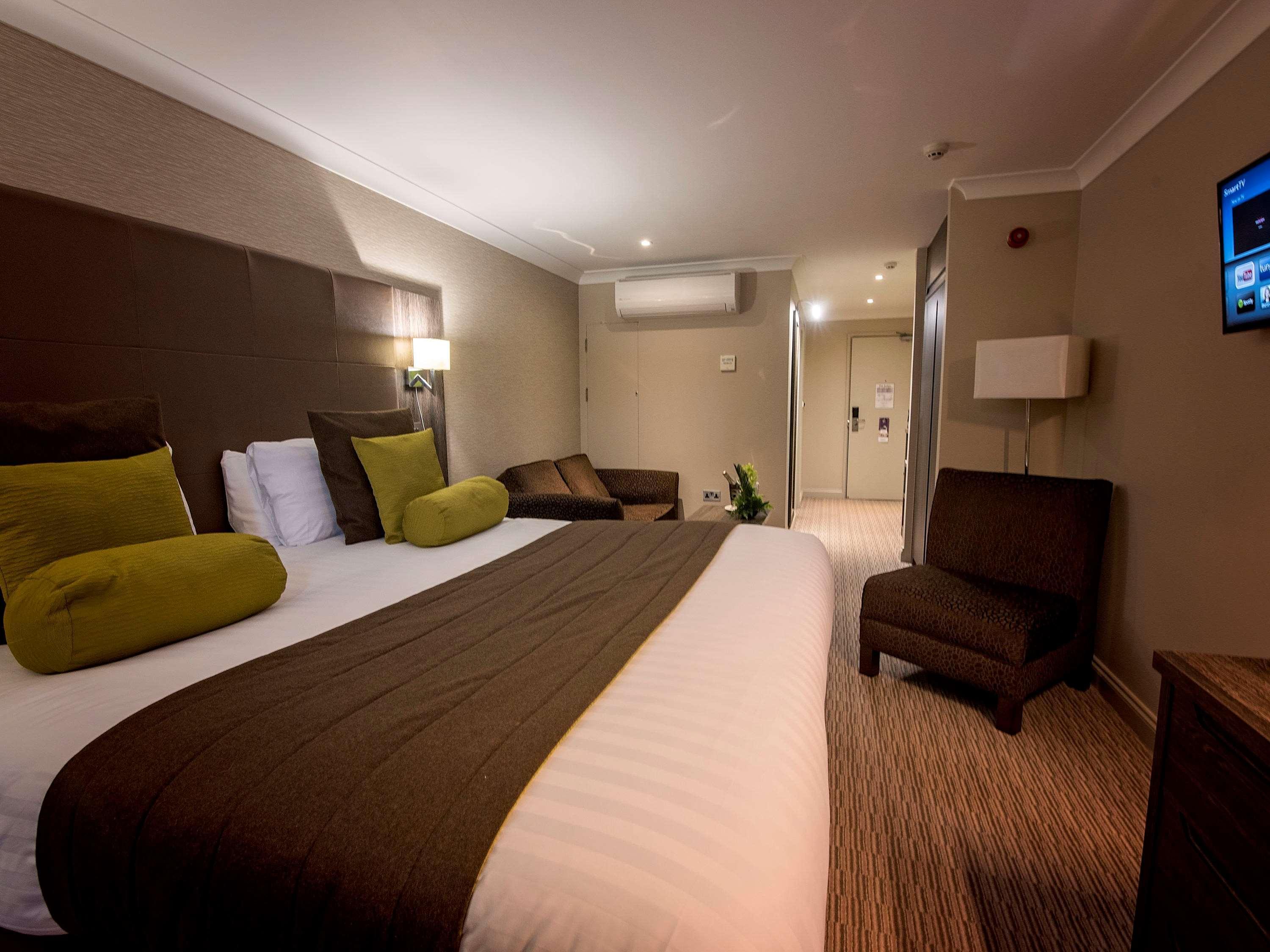 Mercure Milton Keynes Hotel Bagian luar foto