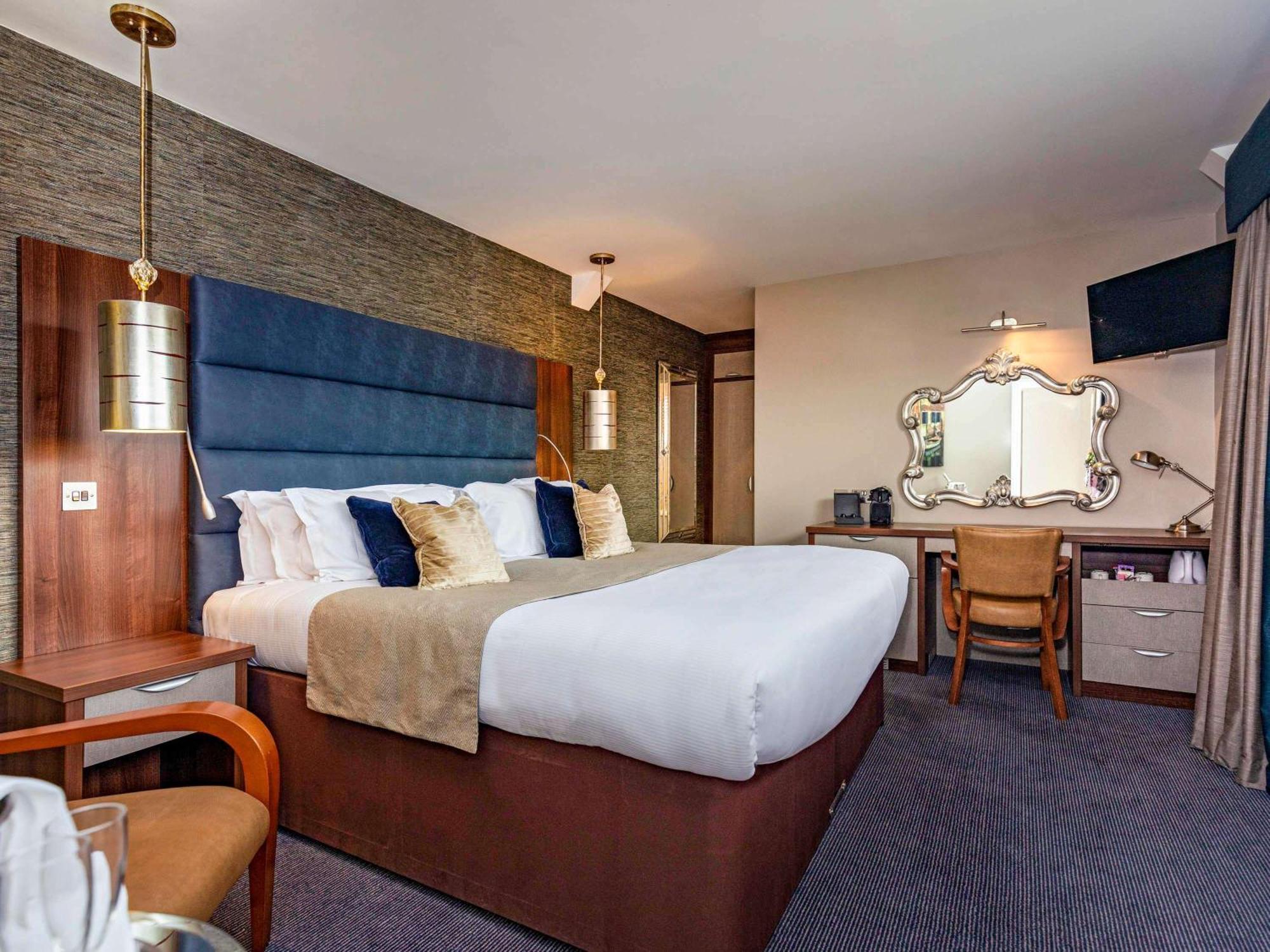 Mercure Milton Keynes Hotel Bagian luar foto