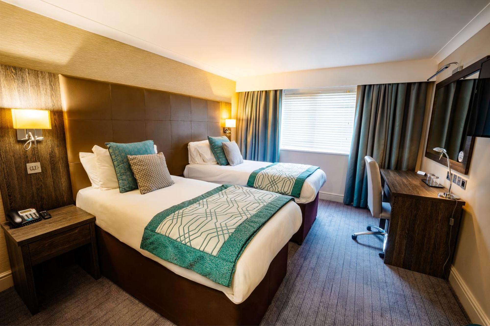 Mercure Milton Keynes Hotel Bagian luar foto