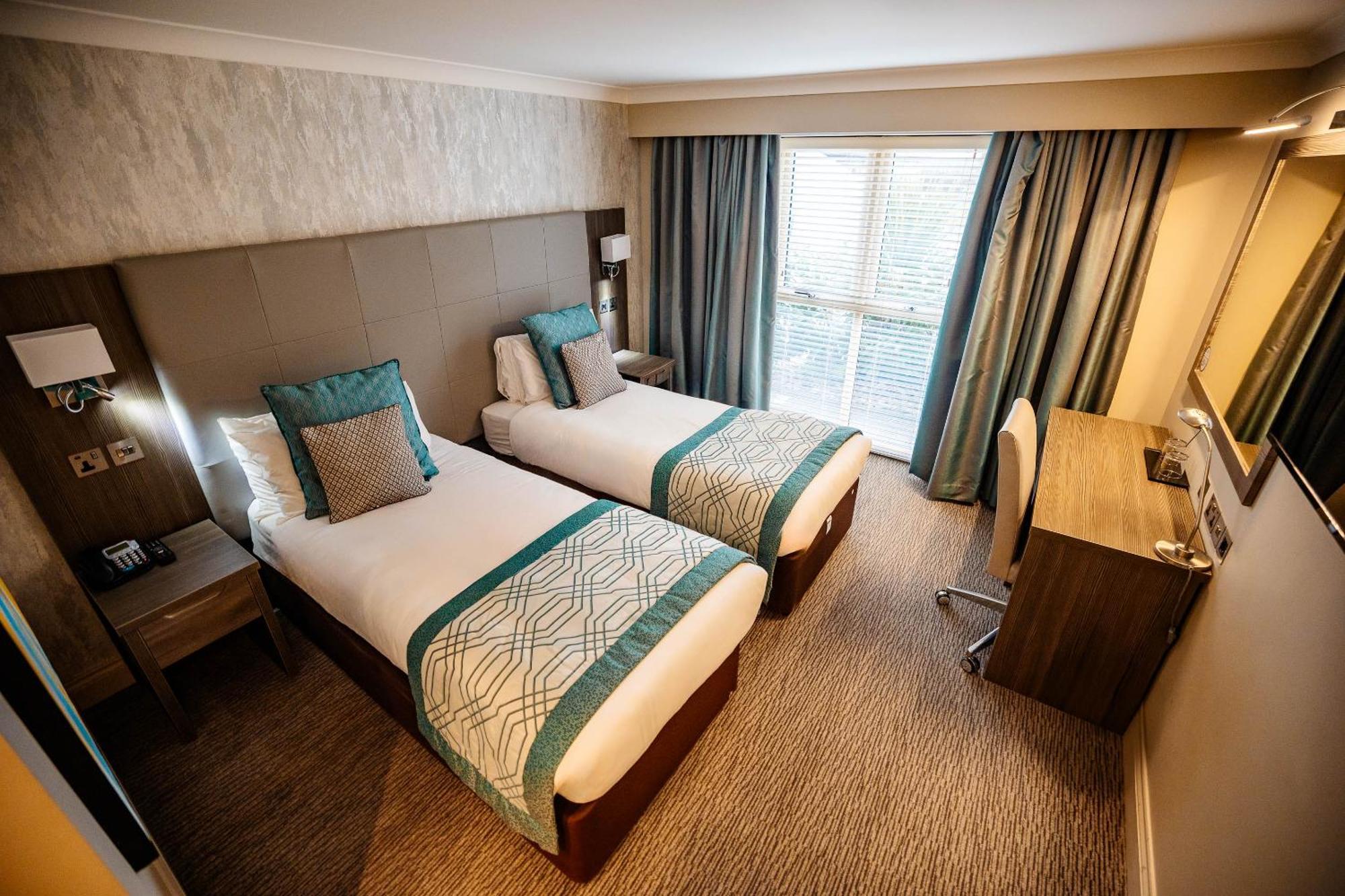 Mercure Milton Keynes Hotel Bagian luar foto