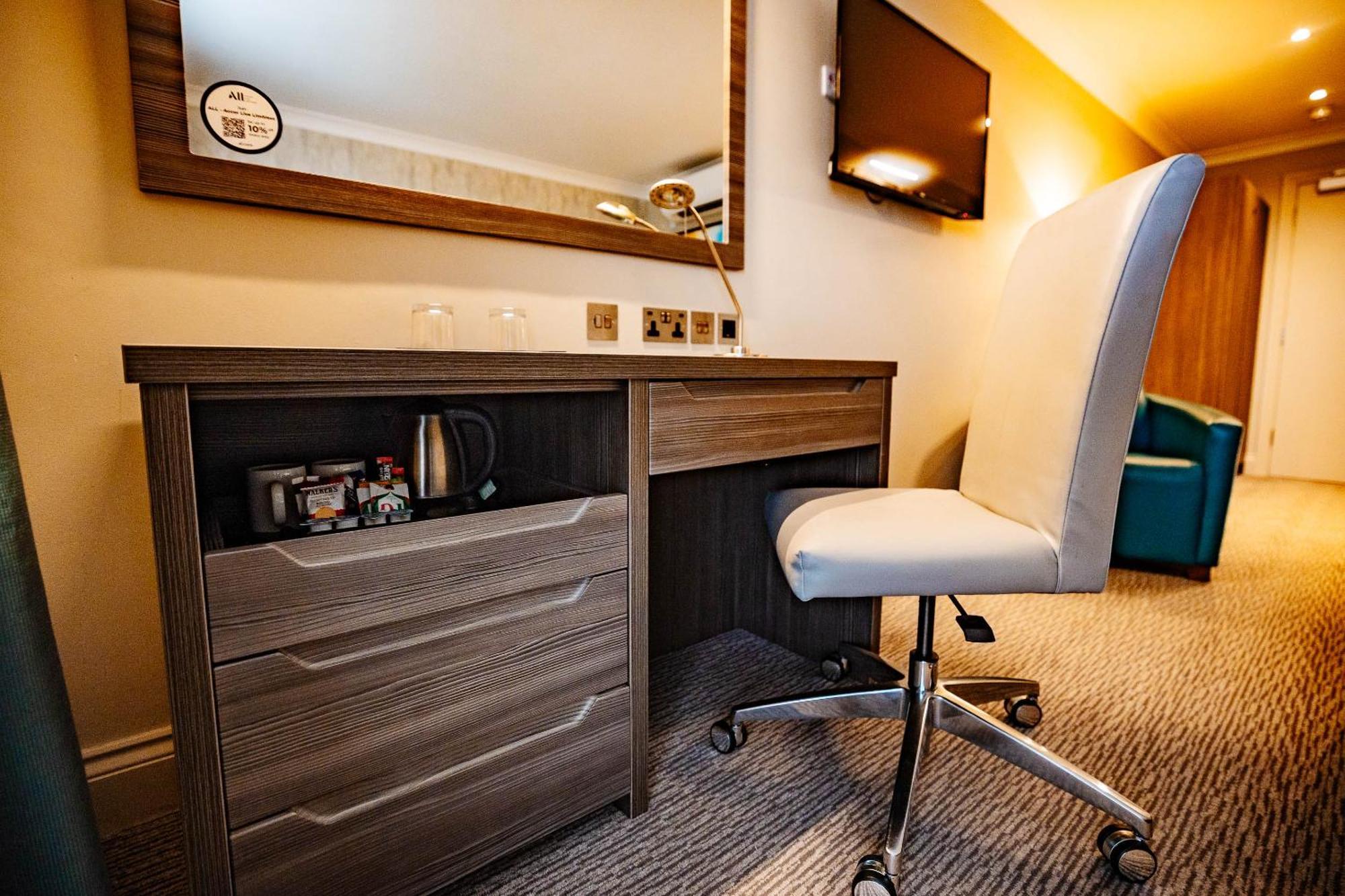 Mercure Milton Keynes Hotel Bagian luar foto
