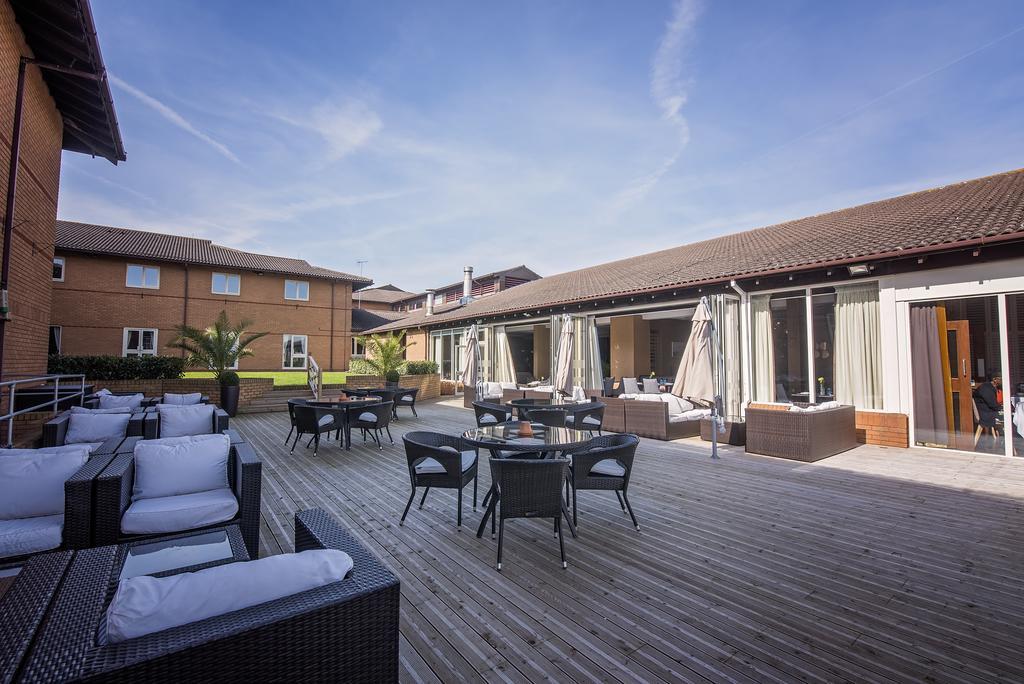 Mercure Milton Keynes Hotel Bagian luar foto